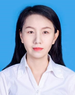 李  莹